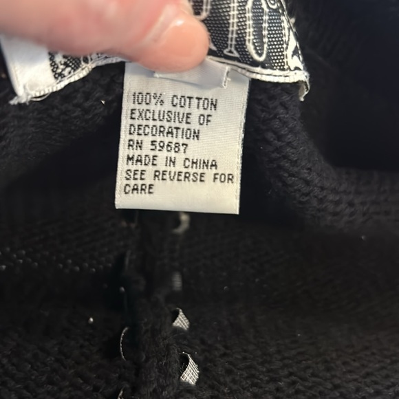 Black sweater vest with trim - Picture 9 of 9